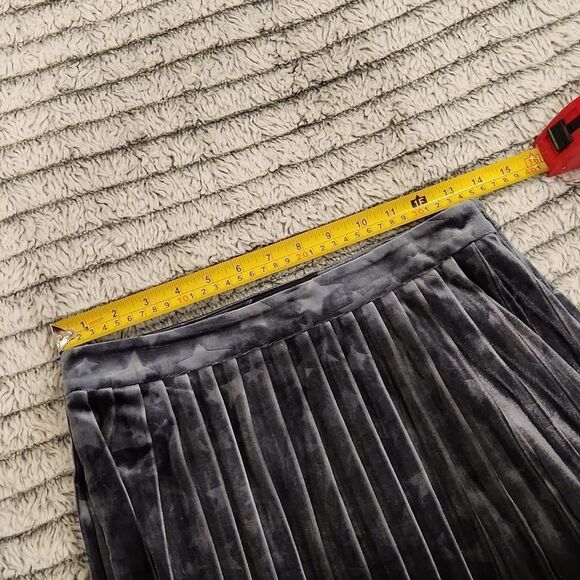 Blueish-gray velvet feel Sugar lips midi pleated skirt size S, new without tags! - Picture 10 of 12